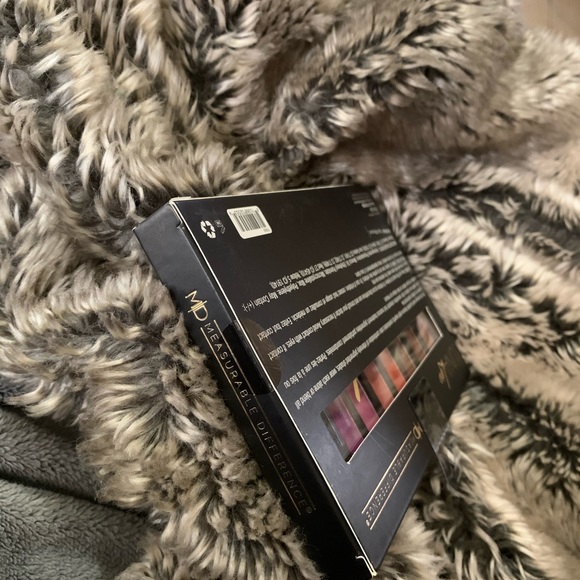 Sealed Measurable Difference LUNA LIPS tint kit - Picture 3 of 3